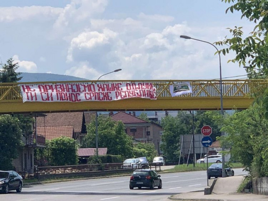 Transparent u Banjaluci: "Ti si ponos Srpske Republike"