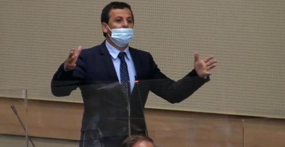 Zbog gušenja slobode govora umalo fizički obračun u Parlamentu Srpske?! (VIDEO)