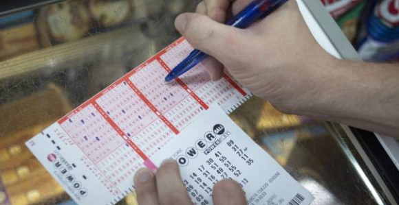 Greškom uplatila 2 puta loto listić pa je džekpot morala da deli sama sa sobom!?