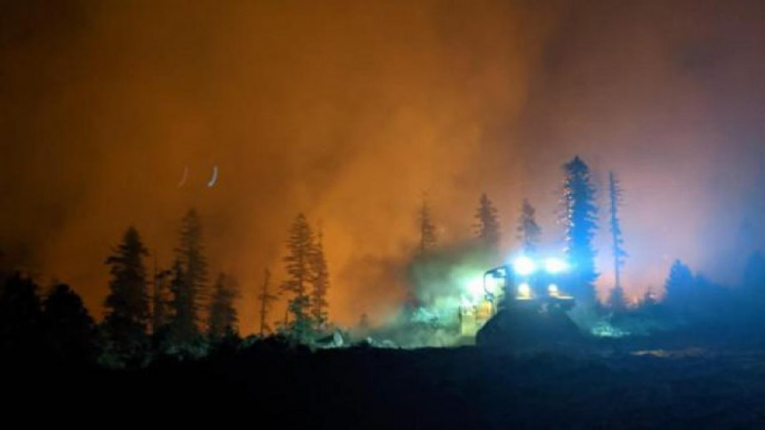 5.400 vatrogasaca gasi požar u državi Kaliforniji