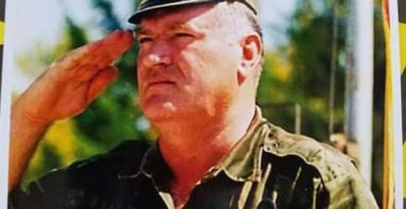 U Srebrenici osvanule slike Ratka Mladića