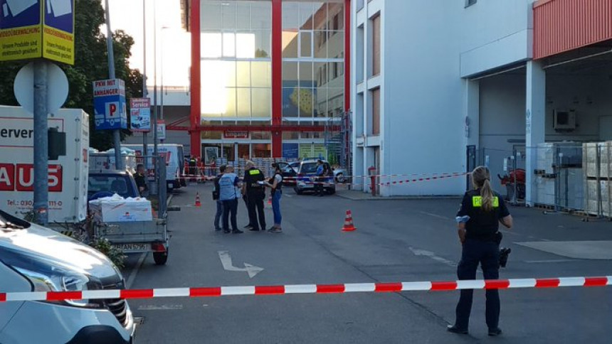 U Berlinu četiri osobe ranjene ispred prodavnice