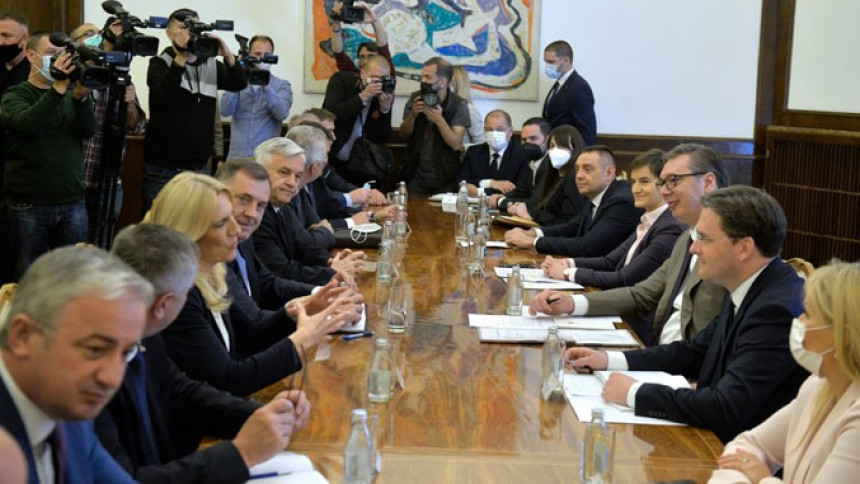 Lideri stranaka iz Srpske na radnom ručku kod Vučića