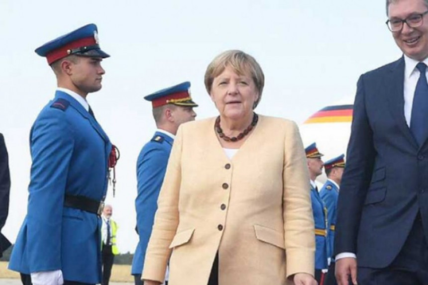 Боја сакоа Ангеле Меркел увијек шаље поруку