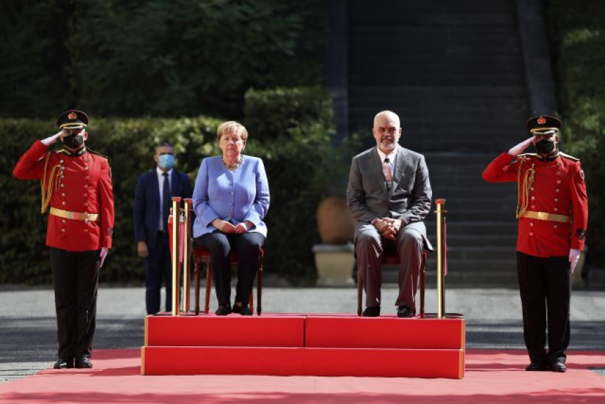 Svi gafovi susreta Merkelove i Rame (VIDEO)