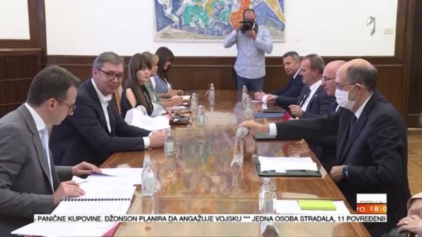 ЕУ: Састанак за два дана; Вучић: Србија неће пристати