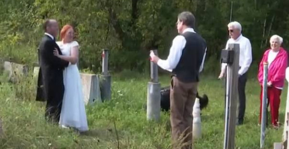 Venčali se na granici SAD i Kanade! (VIDEO)