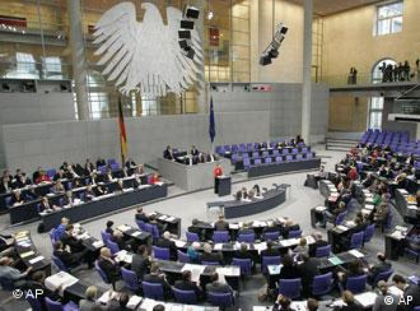 Њемачка: Сједница новог парламента, Меркел посјетилац