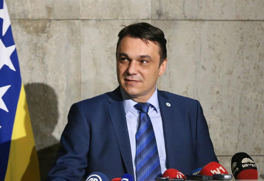 Садик Ахметовић откупио затворску казну за 18.000 КМ