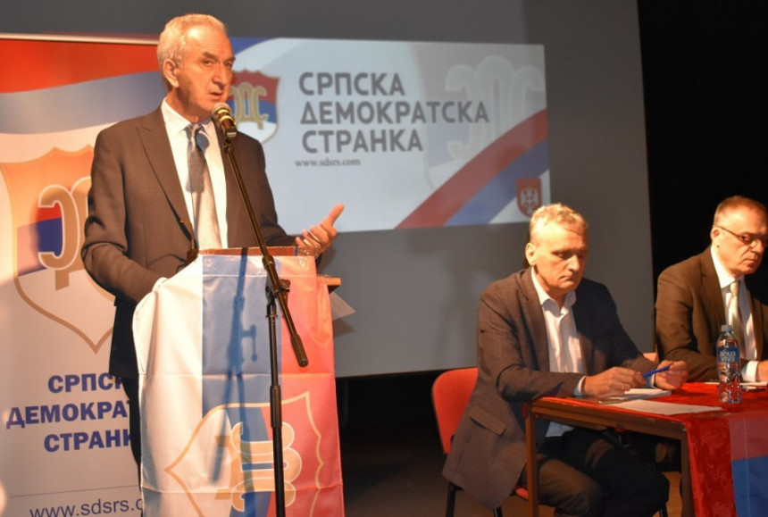 Све указује да се политика СНСД-а креира у Загребу