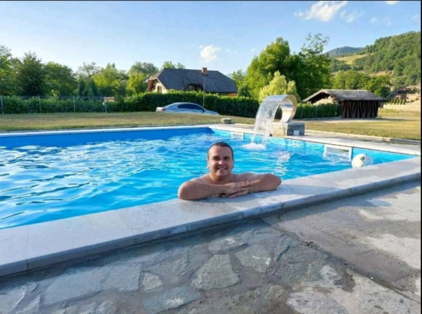 Вила са базеном, станови и возила мафије у Братунцу