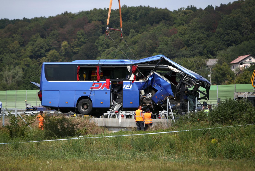 Stradala oba vozača poljskog autobusa, završena obdukcija