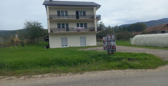 Prvi čovjek izborne komisije reklamira Milorada i Željku!