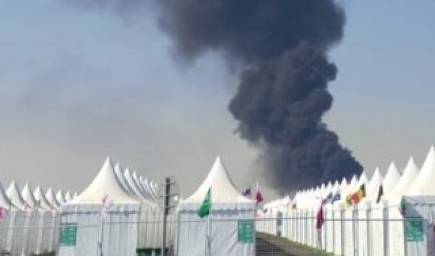 Požar i gusti dim u blizini stadiona u Kataru
