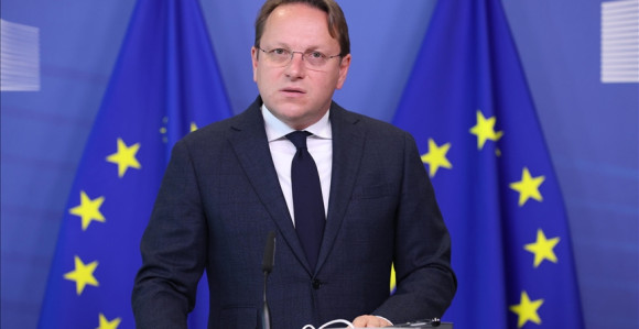 Оливер Вархељи сутра у Сарајеву са званичницима БиХ