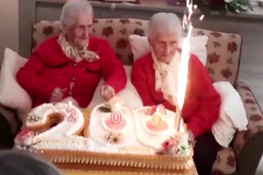 Bliznakinje iz Italije proslavile 100. rođendan: Zajedno imaju 50 unučadi