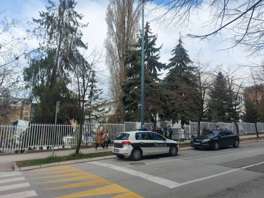Више школа у Сарајеву добило дојаву о бомби