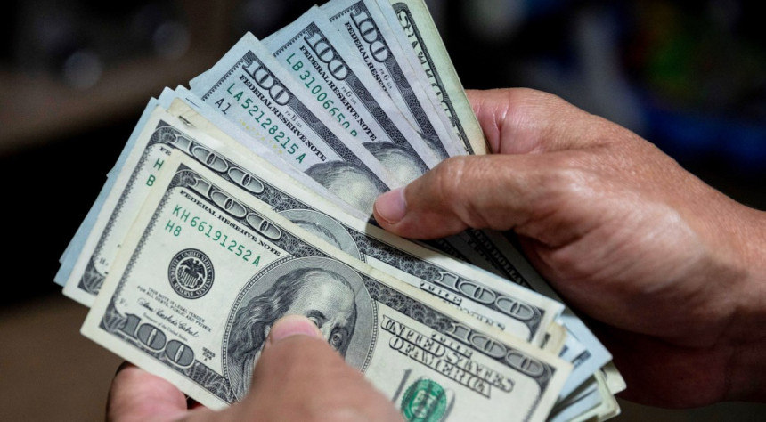 Долар ослабио у односу на шест свјетских валута