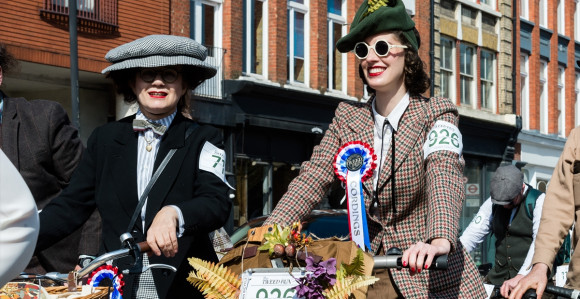 Moda na točkovima: Ulicama Londona kao u stara vremena