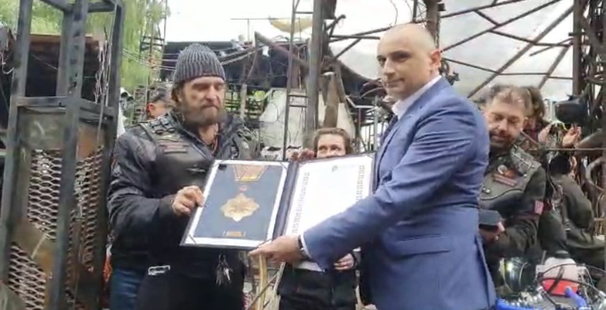 Dodikov izaslanik uručio orden časti Zaladastanovu