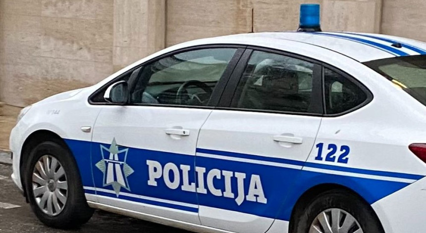 Policajcu postavljen eksploziv ispod automobila