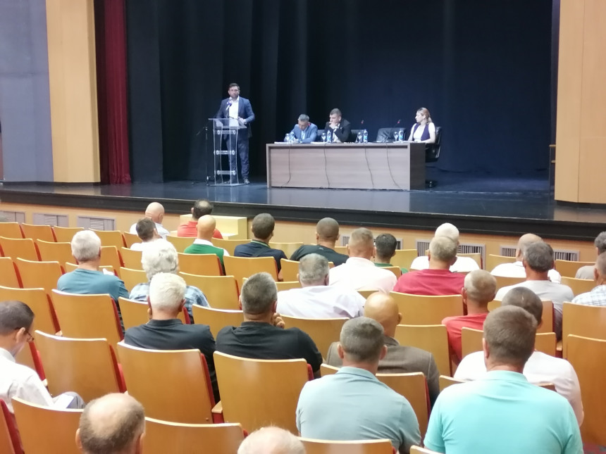 Poljoprivrednici sa Petrovićem: Grad prepušten sam sebi