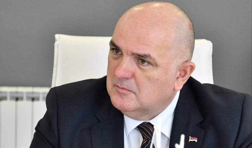 Додиков савјетник потегао пиштољ на Момчила Мандића