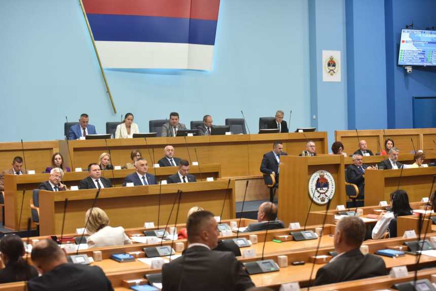 Ругање народу: Појефтиниће паштета, мајонеза, зачини