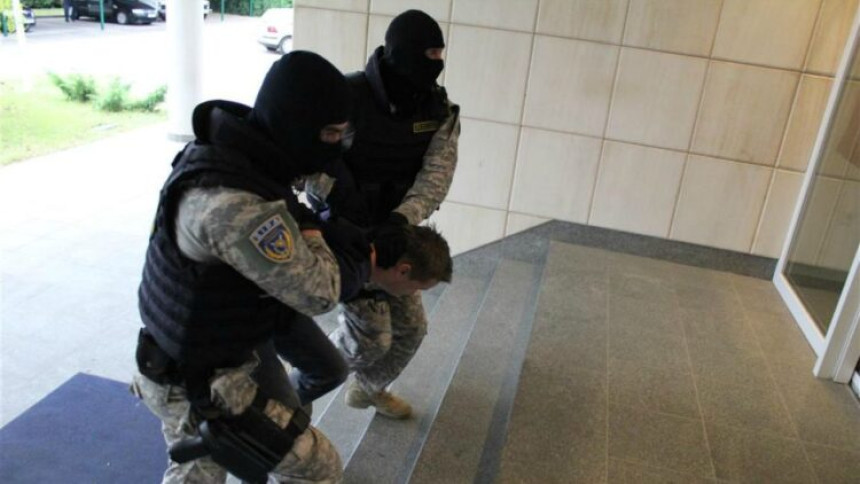 СИПА ухапсила 13 особа: Одузет новац, дипломе...