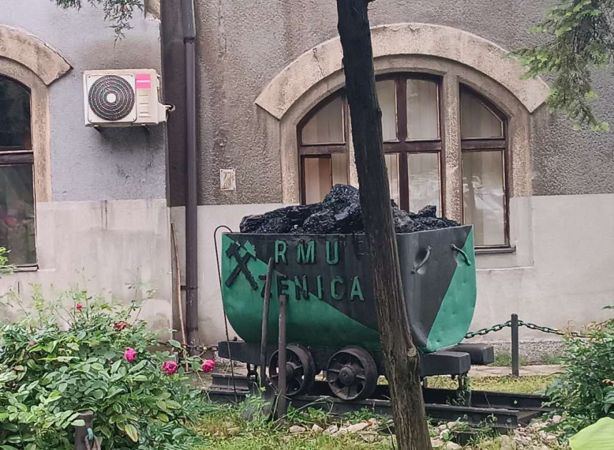 Zenički rudari nastavljaju štrajk, traže plate