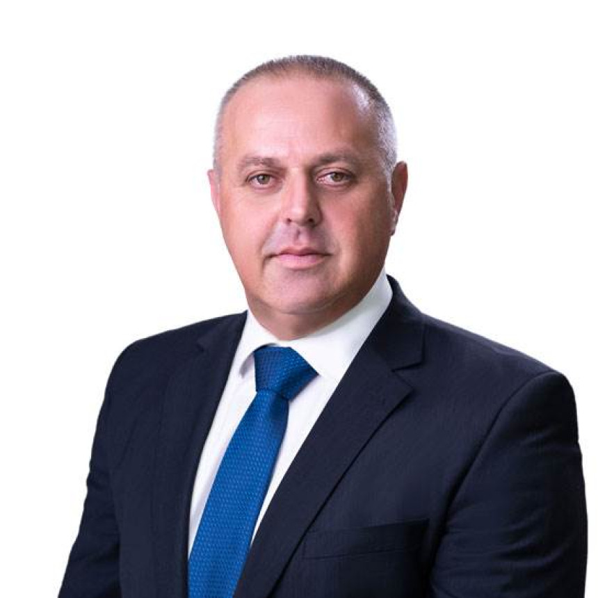 Након консултација са Додиком, Кабић поднио оставку