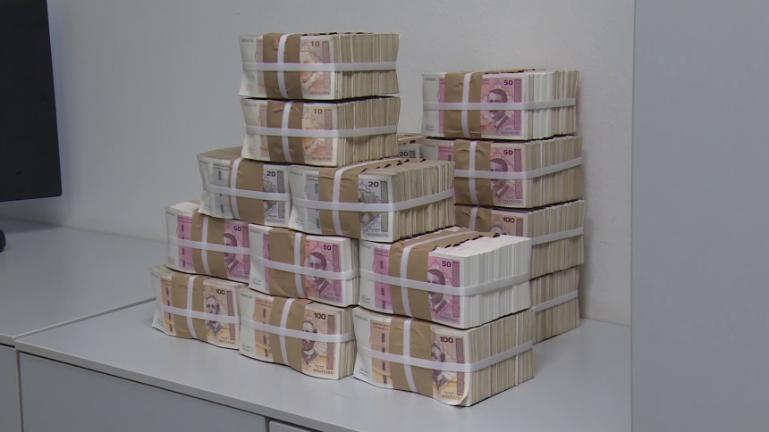 ММФ тражи да БиХ заустави повећање пензија и плата