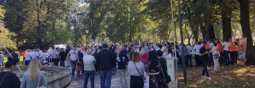 Протест у Бањалуци: Радници траже веће плате (ВИДЕО)