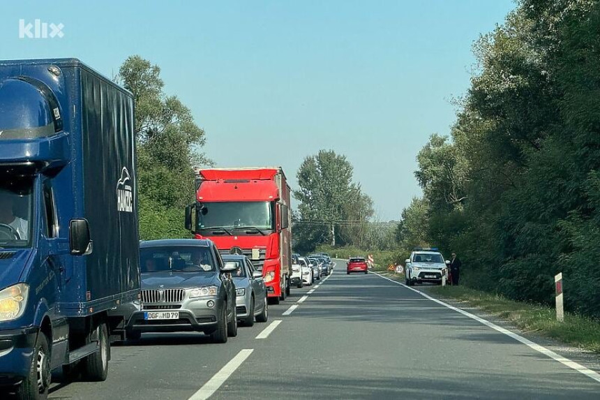 Велике гужве на четири гранична прелаза у БиХ