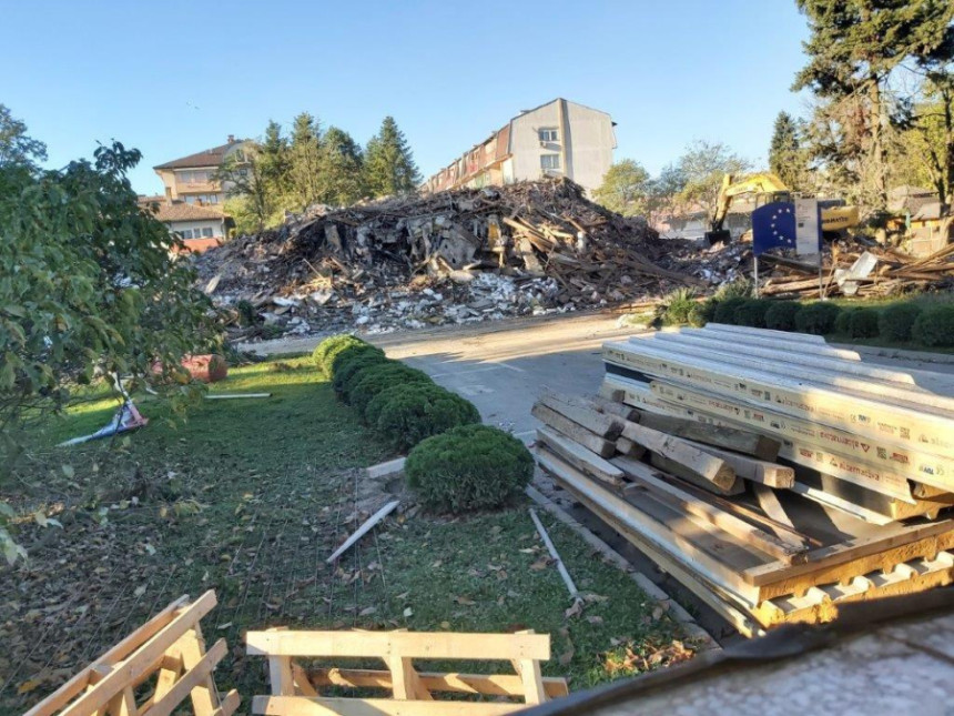 Град који је продао, затим и срушио градску управу