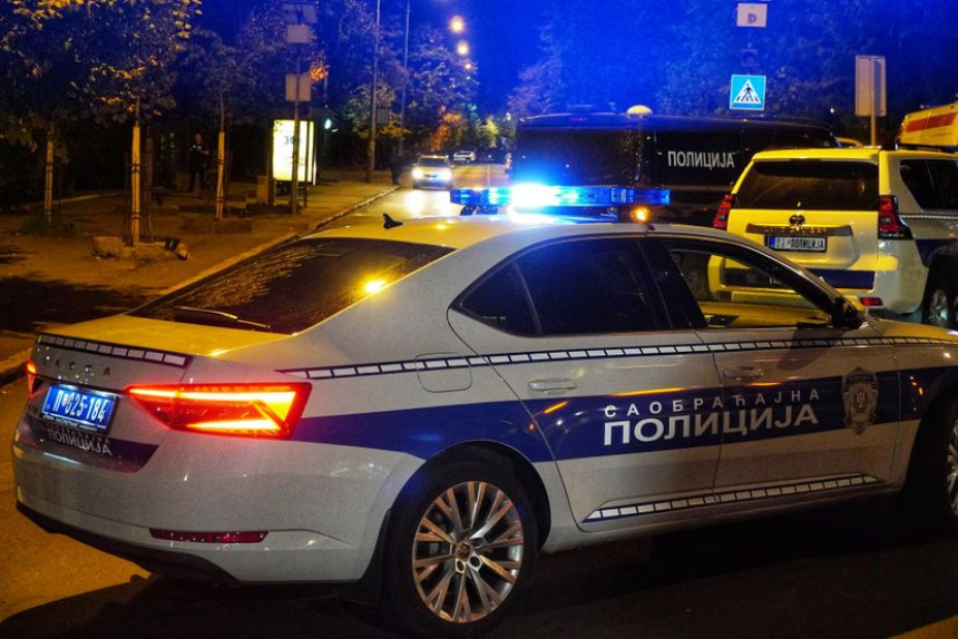 Младићу у центру Београда зарили нож у груди