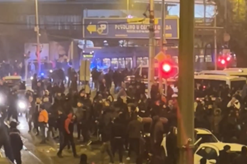 Navijači Hajduka napali policiju, ima povrijeđenih
