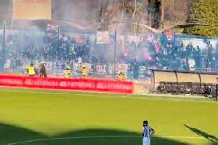 Eksploziv s tribine povrijedio šest igrača (VIDEO)