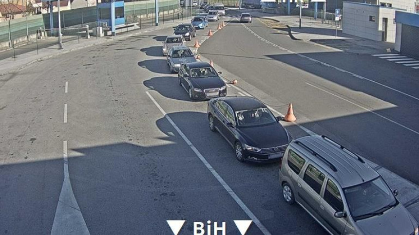 Obustavljen saobraćaj od Izačića do Brčkog