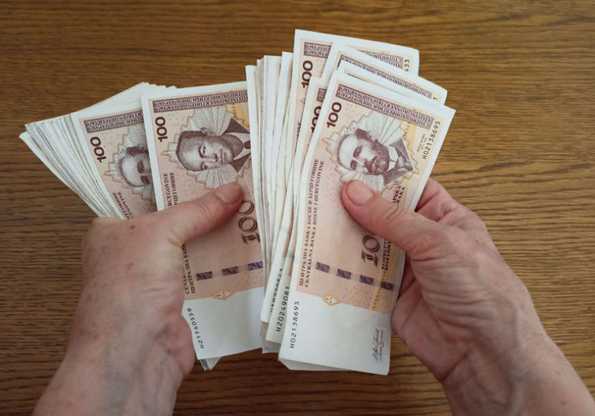Најнижа пензија у Српској 300 КМ, а највећа 3.000 КМ