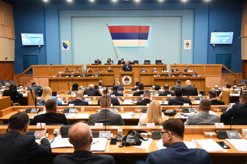 Народна скупштина усвојила извјештај о Сребреници