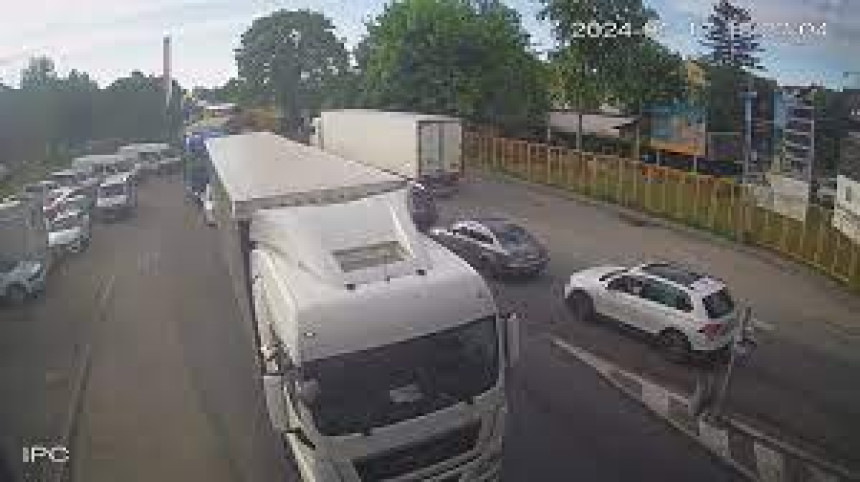 Kolone vozila na graničnom prelazu Gradiška