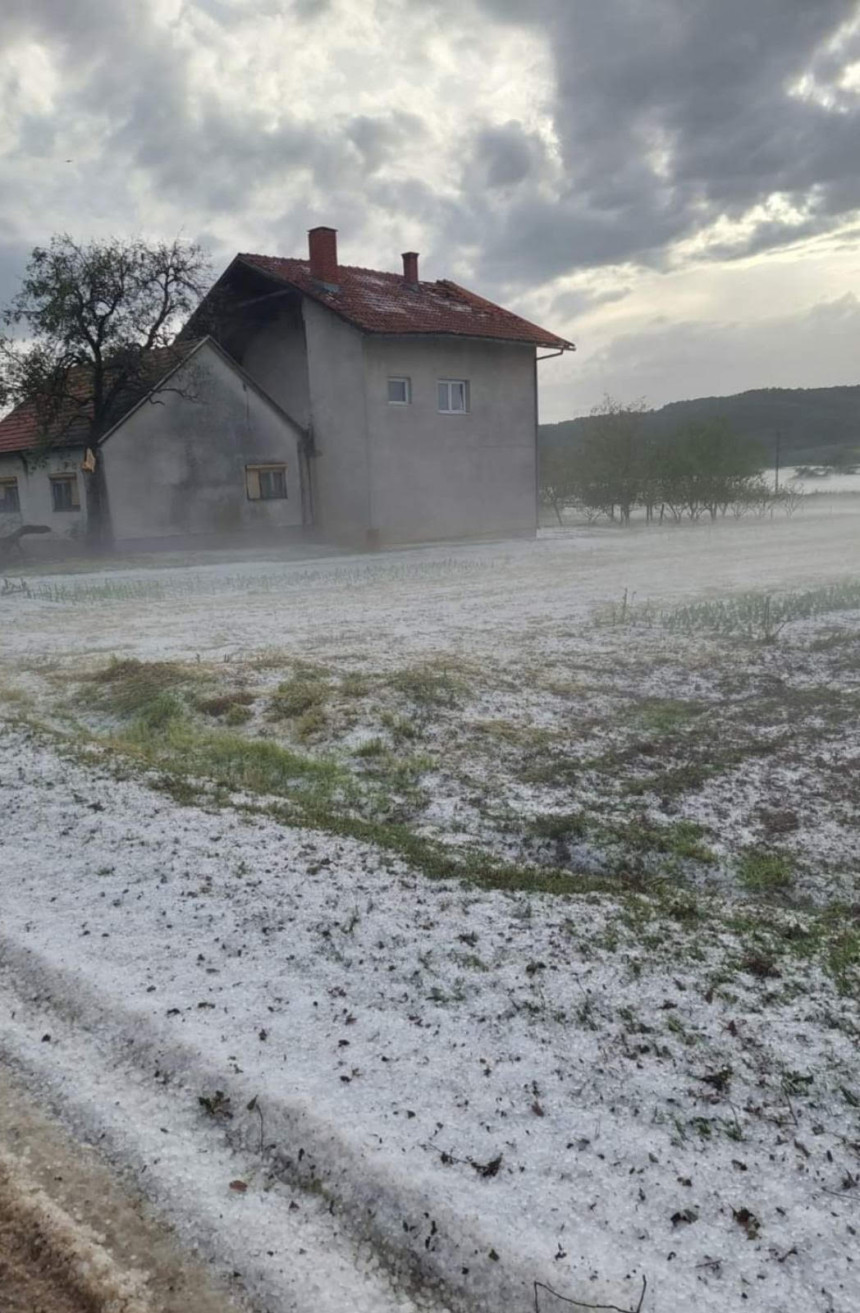 Nevrijeme u Novom Gradu, led nanio velike štete (VIDEO)