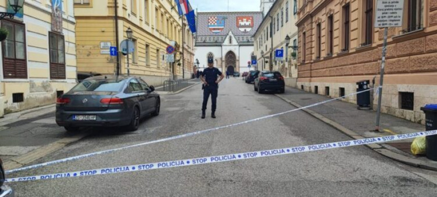 Животно угрожен мушкарац који се запалио испред зграде владе у ЗГ