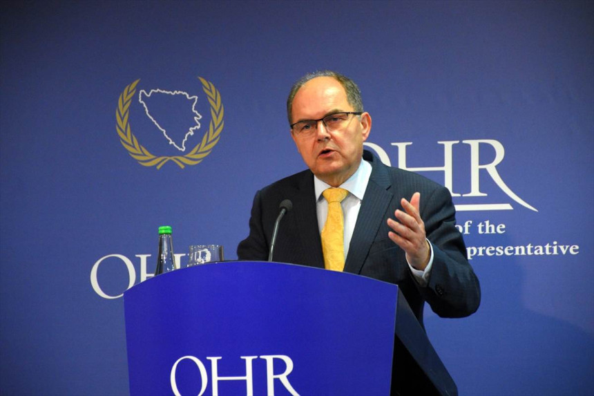 Шмит открио да је некада био пријатељ са Додиком