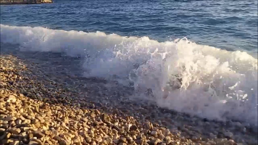 Zabranjeno kupanje na poznatim plažama u Budvi i Tivtu