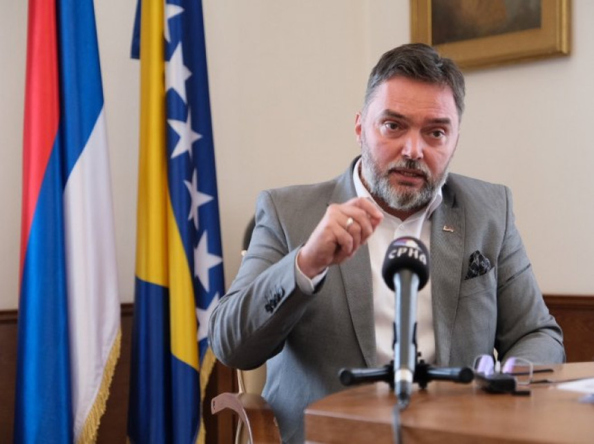 Obezbjeđjenje dalo otkaz Košarcu, on tvrdi drugačije
