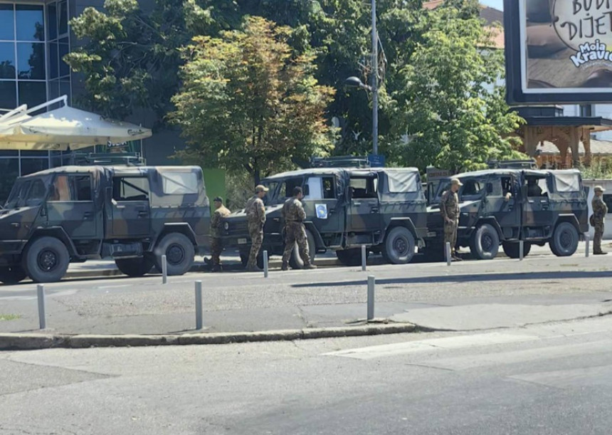 Vojnici i vozila EUFORA prošli kroz centar Bijeljine