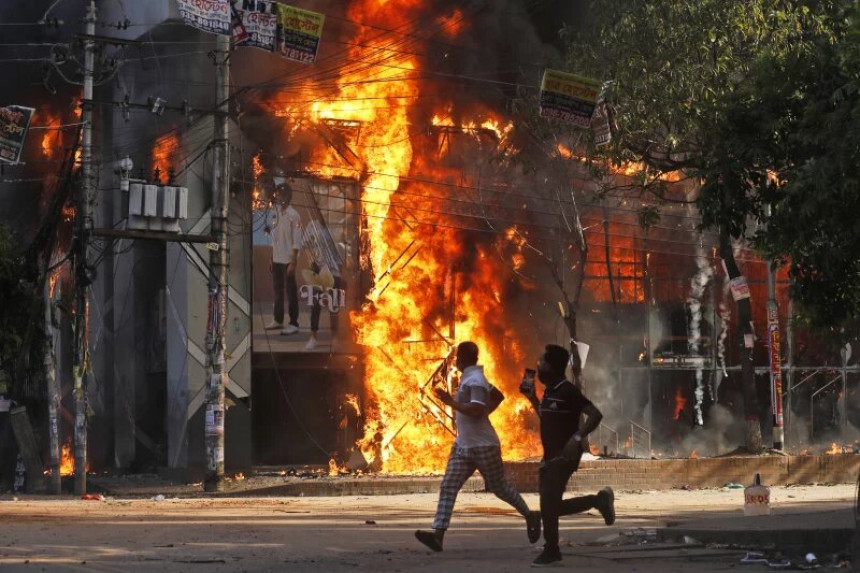 Na protestima u Bangladešu poginulo 300 ljudi