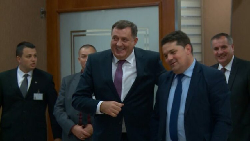 Neko nekog ruši - Stevandić Dodika ili Dodik Stevandića?